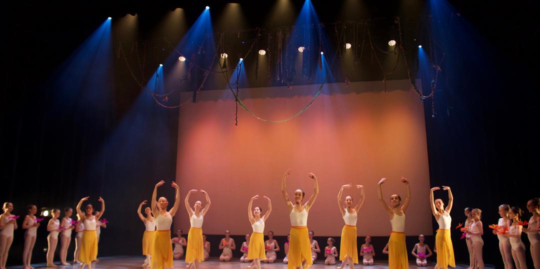 Bilde/illustrasjon om Kirkenær Ballettskole